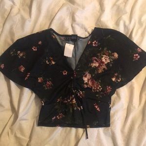 NWT flowing sleeves crop top